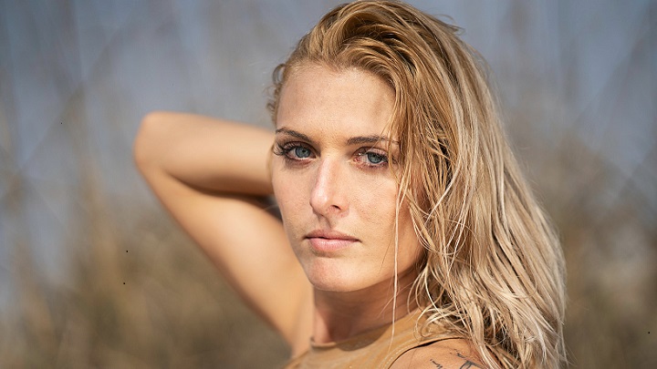 chica-rubia-y-de-ojos-azules