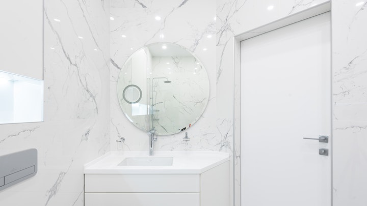 Ideas de decoración para decorar baños con ducha 5 bano-con-paredes-en-marmol