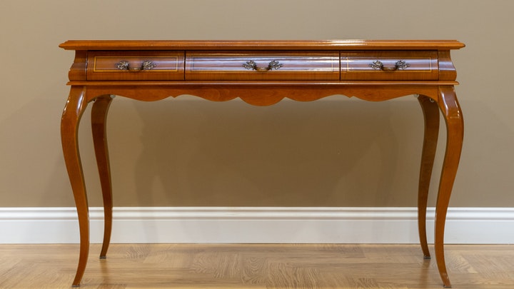 Cómo redecorar la recamara para que luzca como nuevo 5 mesa-antigua