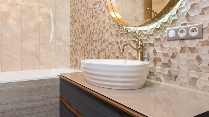 Tendencias para decorar un baño lujoso 2 grifo-dorado