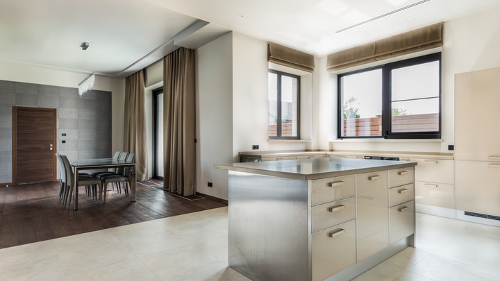 cocina-con-mesa-de-comedor-grande