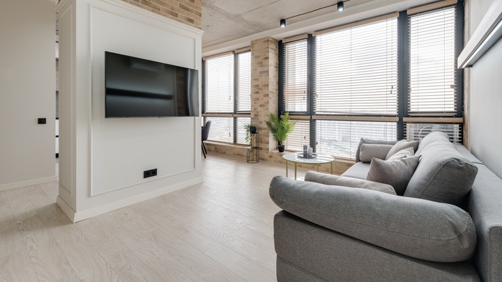 Ideas para poner un sofá grande en un sala pequeña 4 sofa-grande-de-color-gris