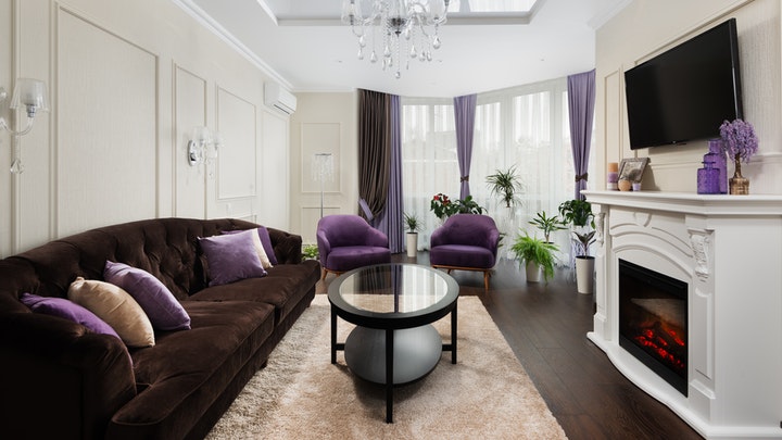 Ideas para poner un sofá grande en un sala pequeña 3 sofa-situado-junto-a-una-de-las-paredes