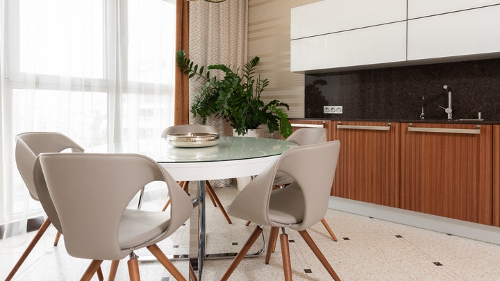 Consejos para decorar una cocina cosmopolita 8 mesa-de-cocina