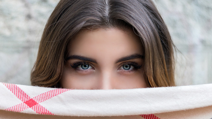 Trucos para lucir unas cejas (siempre) perfectas 2 cejas-mujer