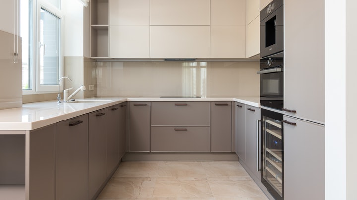 Tendencias para vestir el frente de los armarios de la cocina 6 cocina-con-frente-bicolor