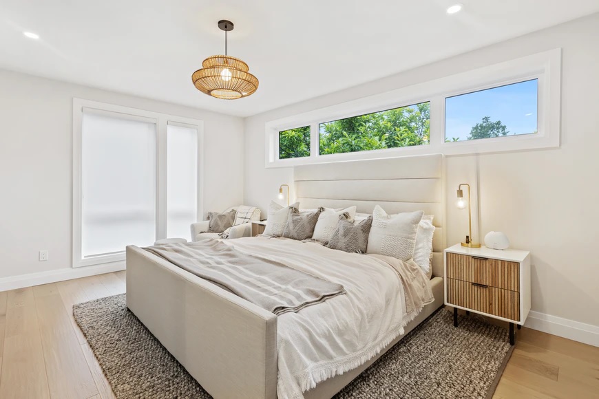 Consejos para decorar una Recamara grande y luminosa 5 dormitorio-con-alfombra-grande