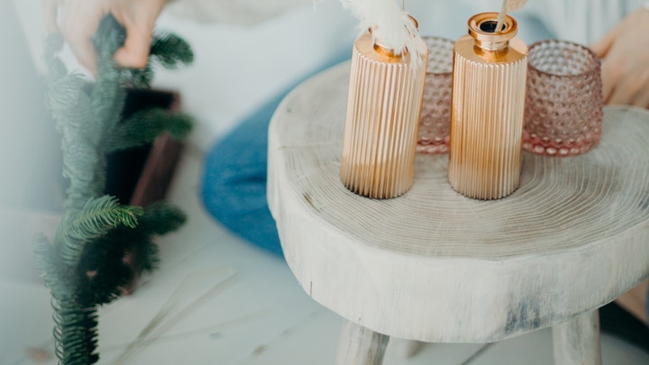 decoracion-de-navidad-con-frascos-en-color-dorado