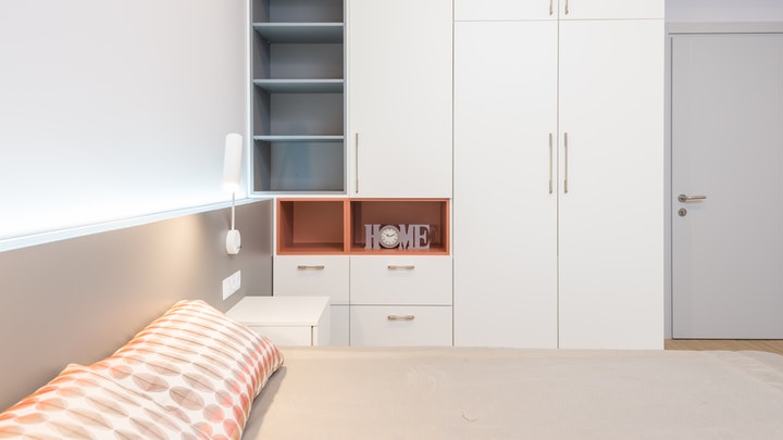 Los beneficios del orden y la organización en el dormitorio 7 mueble-blanco-en-dormitorio