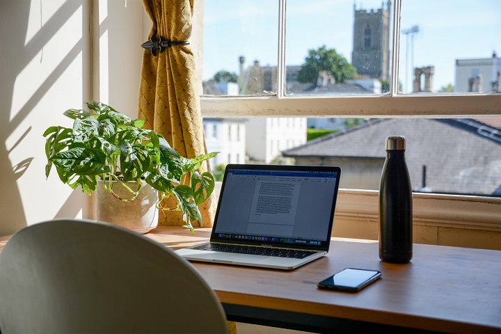 Ideas para crear una mini oficina en una casa pequeña 2 oficina-en-casa