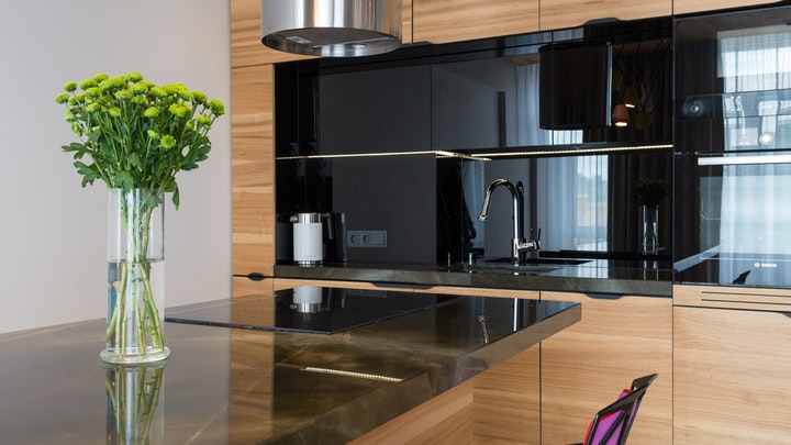 ramo-de-flores-en-la-cocina