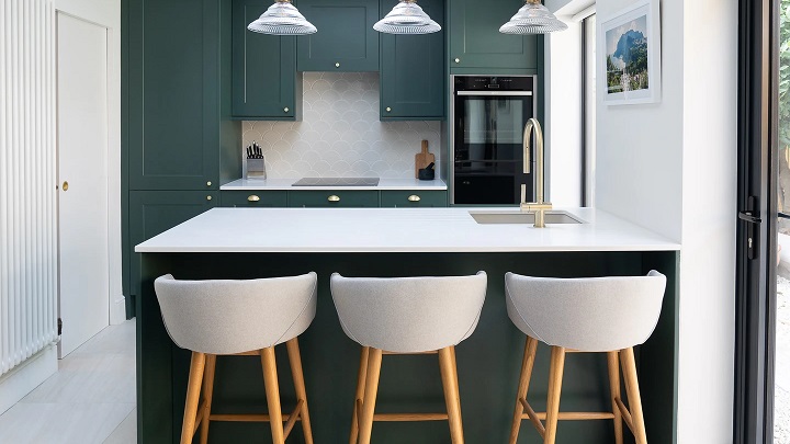Consejos para dar vida y color a la decoración 5 cocina-en-verde-y-blanco