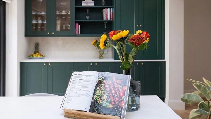 Consejos para dar vida y color a la decoración 3 muebles-de-cocina-en-verde