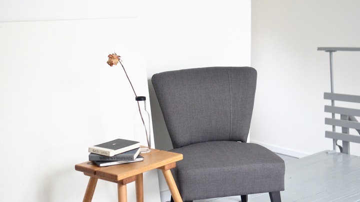 Ideas para redecorar la oficina en verano 7 silla-con-mesa