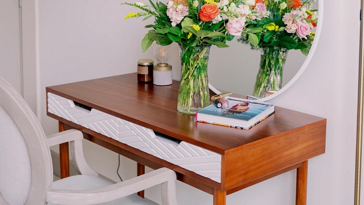 Consejos para experimentar con el estilo shabby chic 3 mueble-de-madera-con-flores