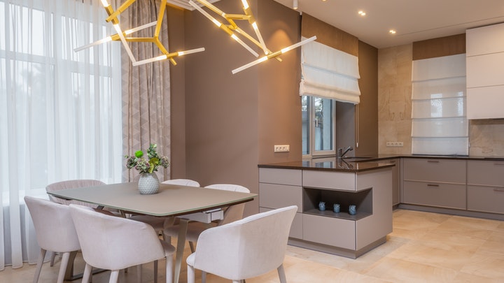 Ideas para decorar la cocina en verano 7 mesa-con-flores