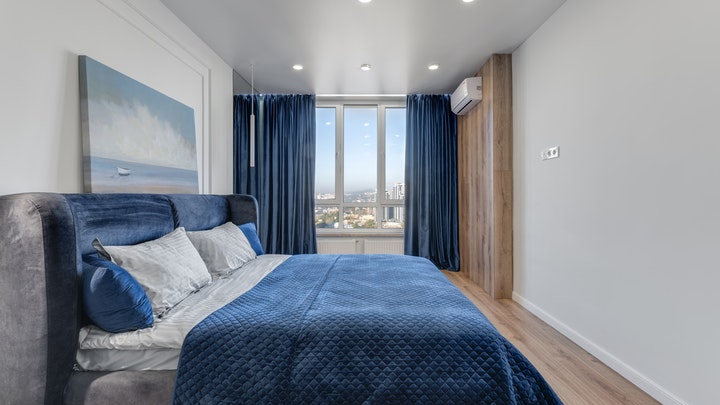 Consejos para decorar sobre una base en blanco 7 dormitorio-en-blanco-y-azul