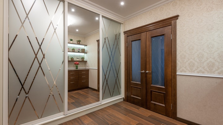Ideas para decorar con espejos diferentes estancias de la casa 2 armario-con-puertas-espejo