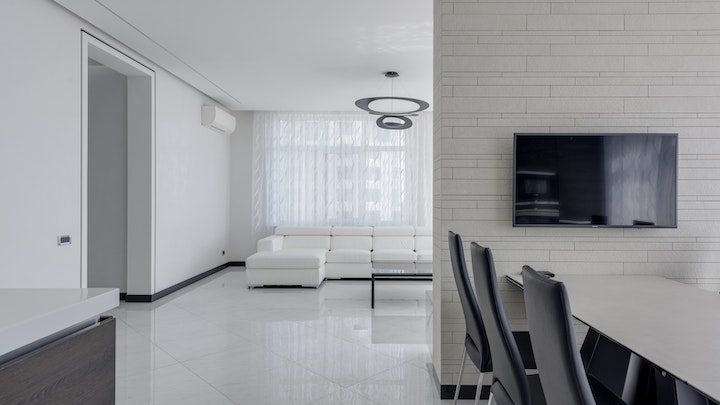 Consejos para incrementar la comodidad en la zona de estar 4 sofa-de-color-blanco-en-zona-de-estar
