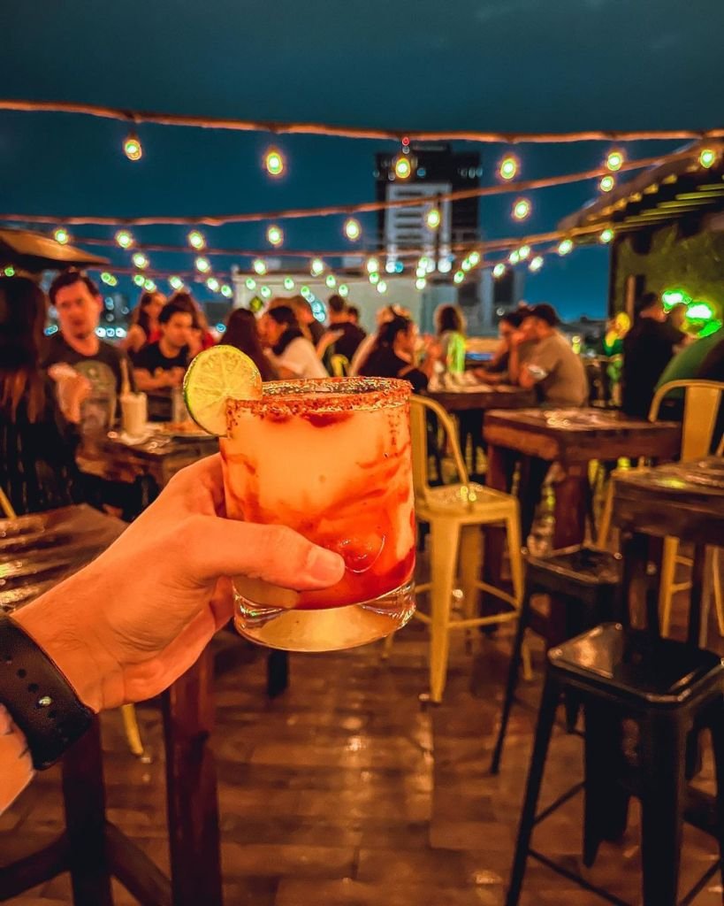 Los bares y restaurantes muy 'cool' para ir por unos 'drinks' en Monterrey, Nuevo Leon