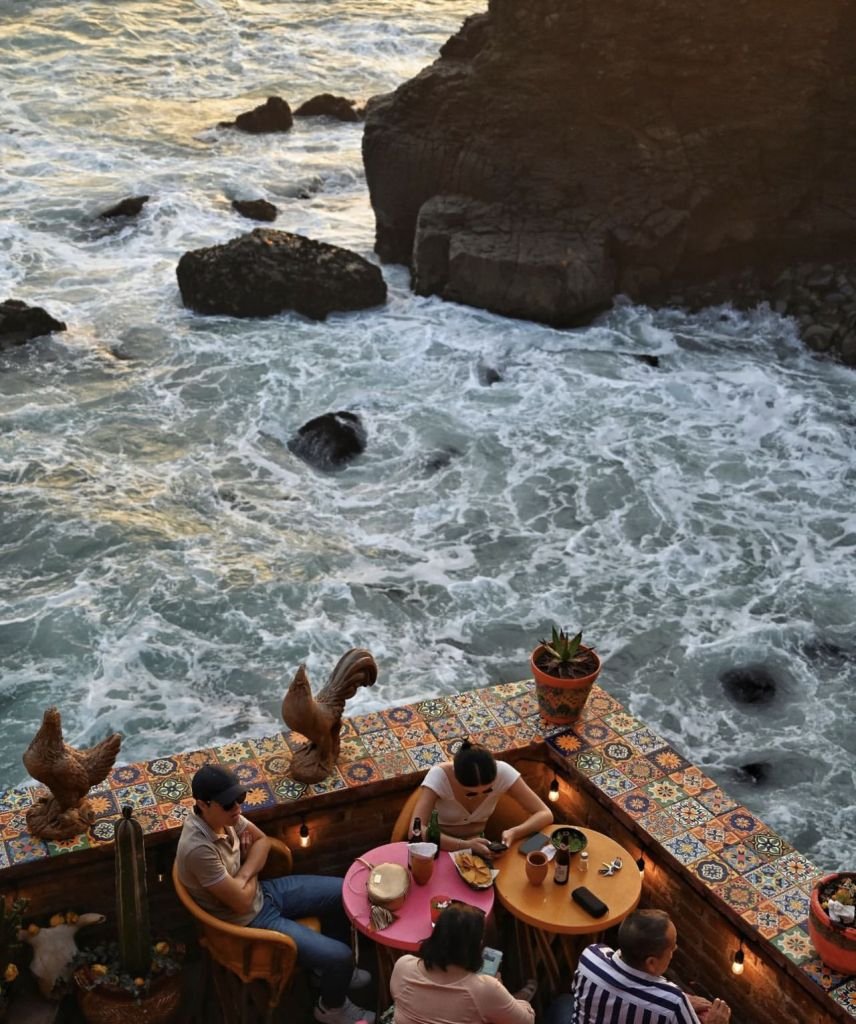 Este restaurante de piedra frente al mar es de los más hermosos de México