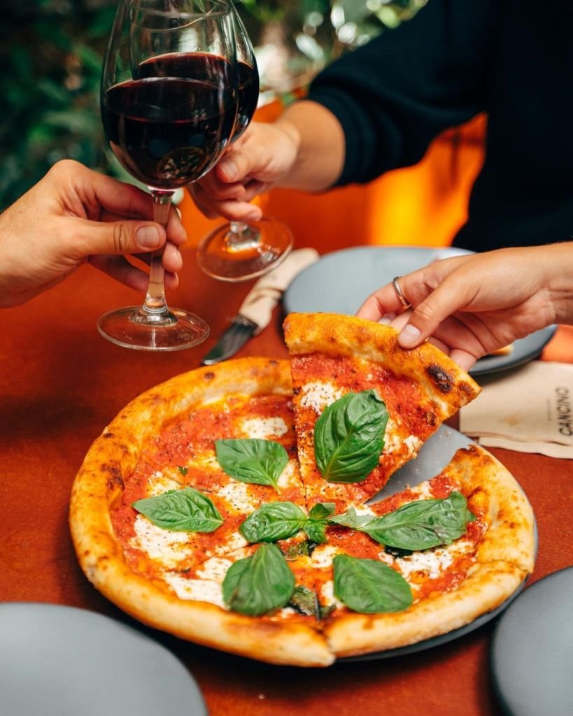 Restaurantes italianos informales para una cena casual con pizza, vino y amigxs