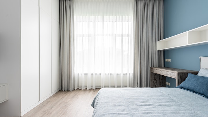 Cómo elaborar un plan realista para decorar la casa 5 dormitorio-en-azul-y-blanco