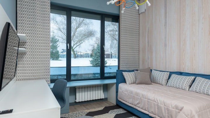 dormitorio-con-vistas-a-un-paisaje-nevado