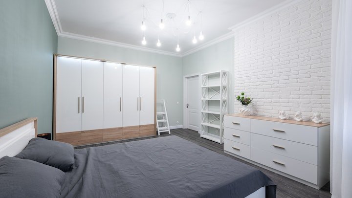 muebles-de-color-blanco-en-dormitorio