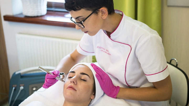 Aparatos de belleza que puedes (y deberías) tener en casa para conseguir resultados profesionales