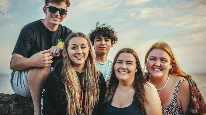 Cómo elevar tu carisma para hacer amigos nuevos