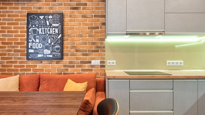 ¿Cómo utilizar el sofá para separar ambientes en una estancia?