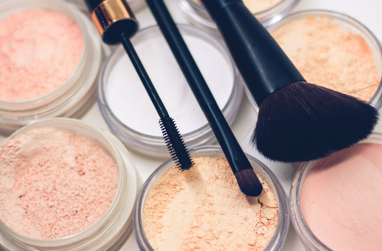 Maquillaje compacto o fluido: ¿Cuál es la diferencia?