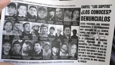 Cientos de volantes arrojados en Sinaloa señalaban a varios influences por vínculos con el narco.