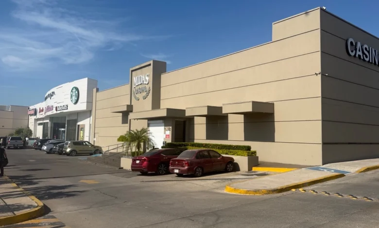 En Mazatlán, la acción se realizó en el edificio que se encuentran en la plaza Comercial Gran Plaza.
