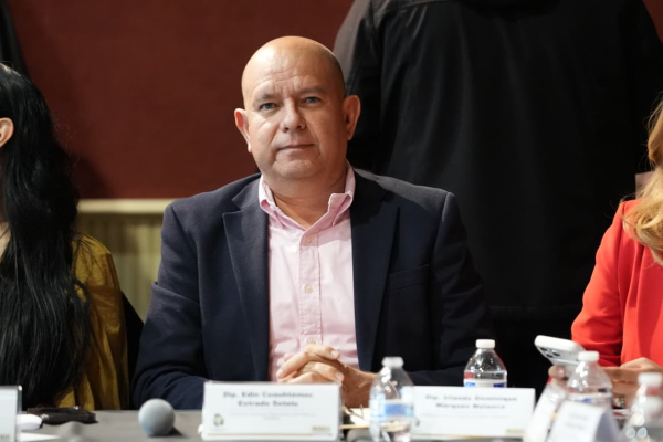 Desde Ciudad Juárez, el coordinador parlamentario de morena, Cuauhtémoc Estrada, propone redistribuir el Impuesto Universitario con base en la matrícula real de las instituciones públicas.