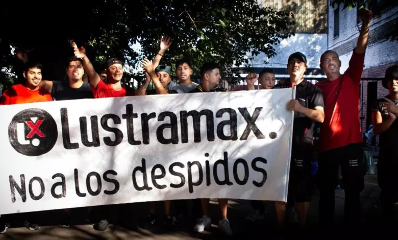 Los despidos en Lustramax —13 en depósito, 9 en administración y los 2 delegados— fueron anunciados de forma irregular y ejecutados sin mediación efectiva del Estado.