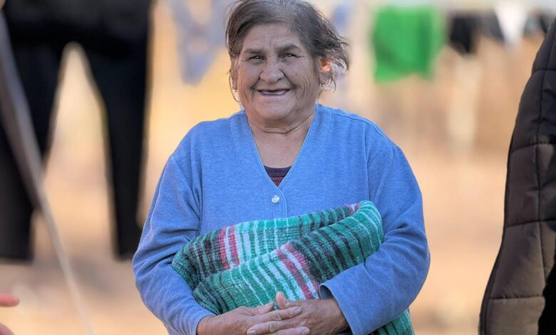 Entrega Estado 200 cobijas a familias de comunidades indígenas en Ocampo