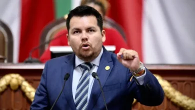 Raúl Torres, el diputado migrante que puso a su esposa como suplente