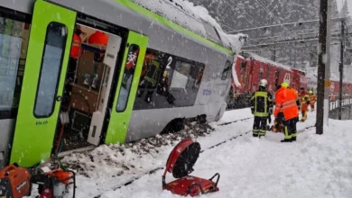 Un tren regional descarrilado en Goppenstein, en el sur de Suiza,