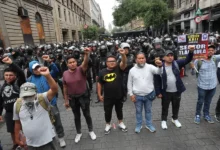 Blindan el Zócalo Tras Choques Entre Maestros y Policías en el Centro de la CDMX