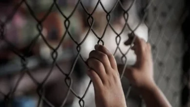 La política migratoria de Trump convierte la detención de niños migrantes en castigo público y herramienta de presión electoral.