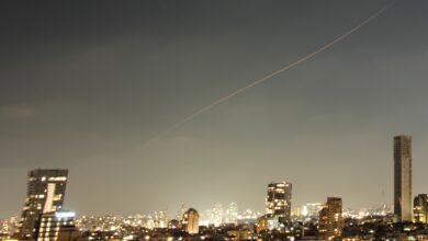 Irán lanzó a última hora del domingo varios misiles sobre Israel, mientras que el ejército hebreo ha informado de una ofensiva a “objetivos militares”.