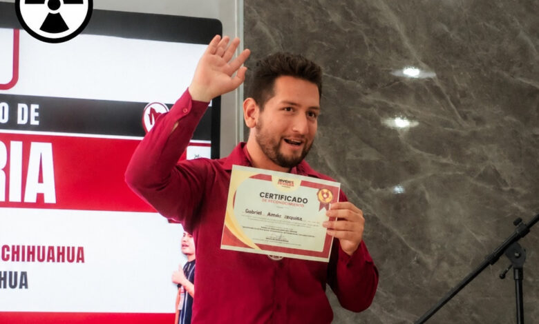 El joven militante y activista social Gabriel Amézquita se registró esta mañana como aspirante a la Coordinación en Defensa de la Transformación y la Soberanía Nacional del Distrito 6 Federal. 1 El joven militante y activista social Gabriel Amézquita se registró esta mañana como aspirante a la Coordinación en Defensa de la Transformación y la Soberanía Nacional del Distrito 6 Federal.